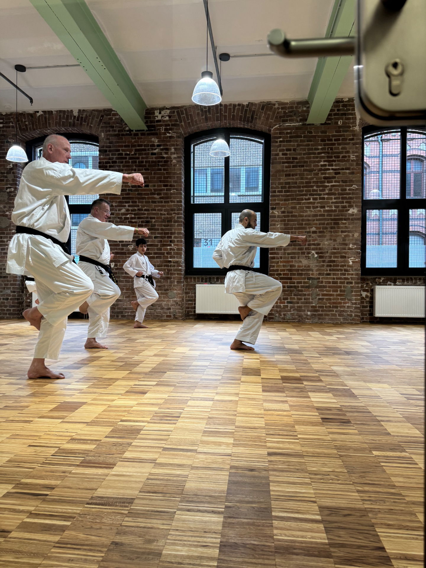 Kata-Training im Backsteindojo – Gruppe in Kiba-dachi